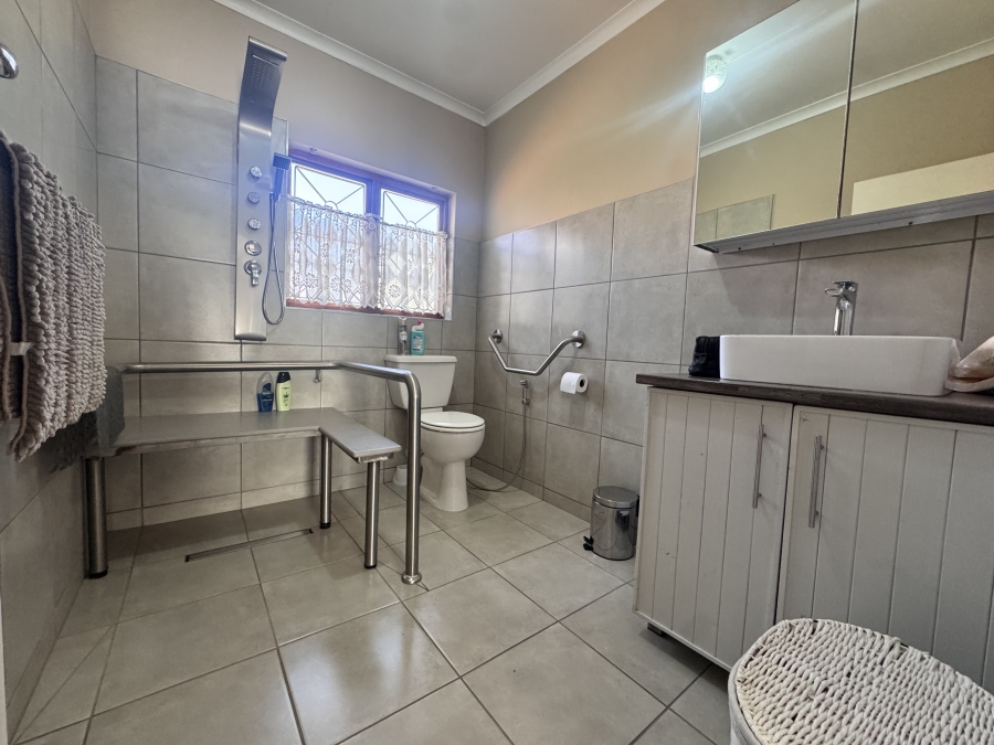 To Let 3 Bedroom Property for Rent in Flamwood North West